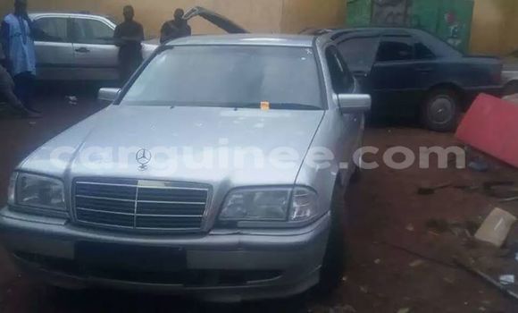 Acheter Occasion Voiture Mercedes‒Benz C-Class Gris à Kaloum au Conakry Acheter Occasion Voiture Mercedes‒Benz C-Class Gris à Kaloum au Conakry