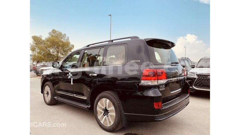 Big with watermark toyota land cruiser conakry import dubai 3938