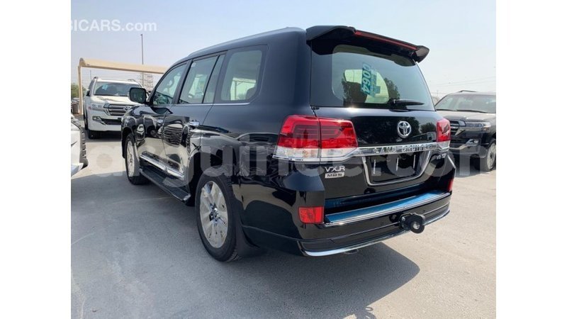 Big with watermark toyota land cruiser conakry import dubai 3951