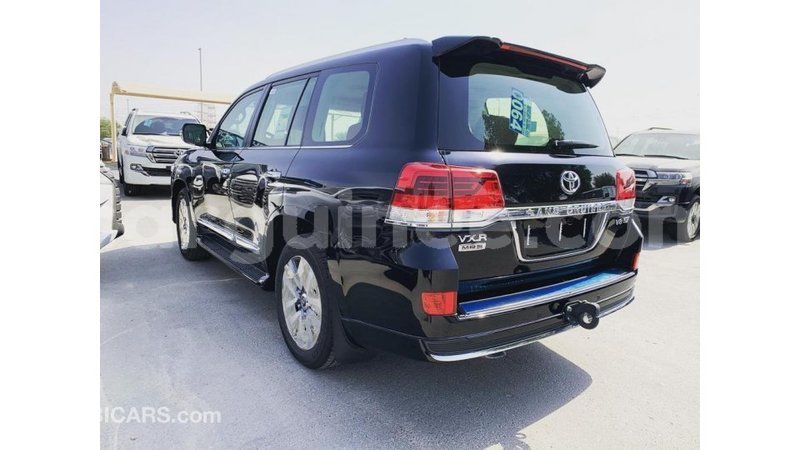 Big with watermark toyota land cruiser conakry import dubai 3951