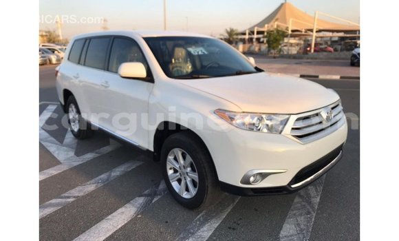 Acheter Import Voiture Toyota Highlander Blanc à Import - Dubai, Conakry Acheter Import Voiture Toyota Highlander Blanc à Import - Dubai, Conakry