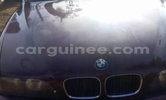 Acheter Occasion Voiture BMW 3-Series Rouge à Kaloum au Conakry Acheter Occasion Voiture BMW 3-Series Rouge à Kaloum au Conakry