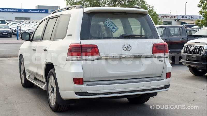 Big with watermark toyota land cruiser conakry import dubai 3966