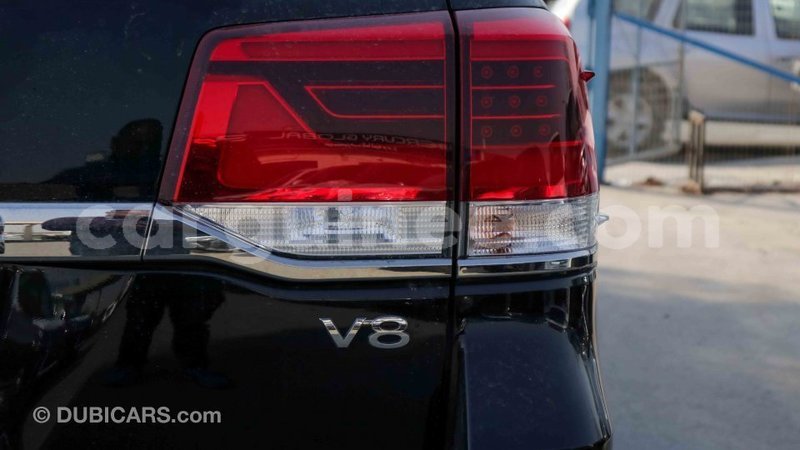 Big with watermark toyota land cruiser conakry import dubai 3967