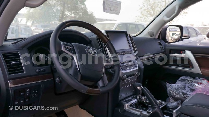 Big with watermark toyota land cruiser conakry import dubai 3967