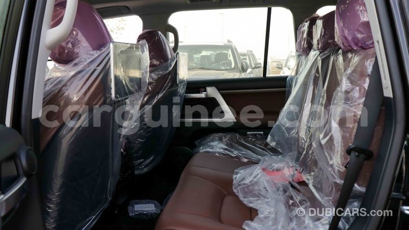 Big with watermark toyota land cruiser conakry import dubai 3967