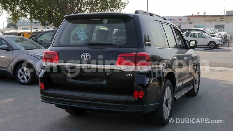 Big with watermark toyota land cruiser conakry import dubai 3970