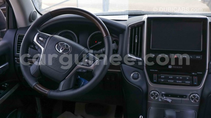 Big with watermark toyota land cruiser conakry import dubai 3970