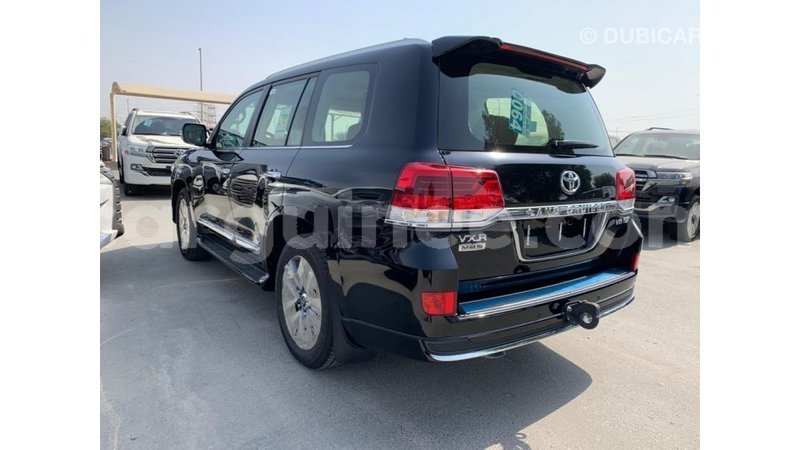 Big with watermark toyota land cruiser conakry import dubai 3973