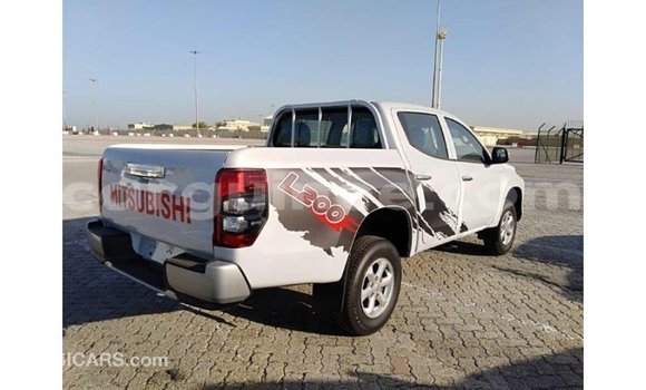 Acheter Import Voiture Mitsubishi L200 Blanc à Import - Dubai, Conakry Acheter Import Voiture Mitsubishi L200 Blanc à Import - Dubai, Conakry