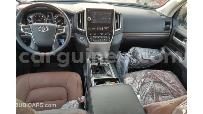 Big with watermark toyota land cruiser conakry import dubai 4009