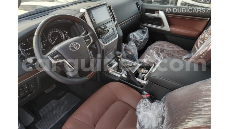 Big with watermark toyota land cruiser conakry import dubai 4009
