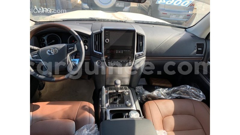 Big with watermark toyota land cruiser conakry import dubai 4009