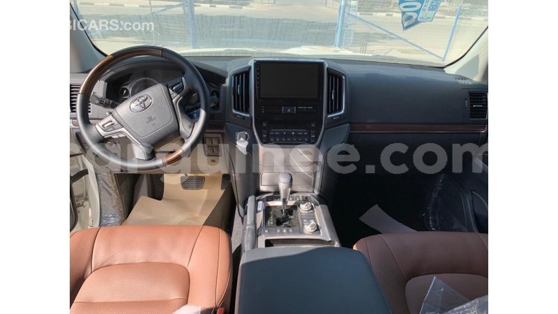 Big with watermark toyota land cruiser conakry import dubai 4009