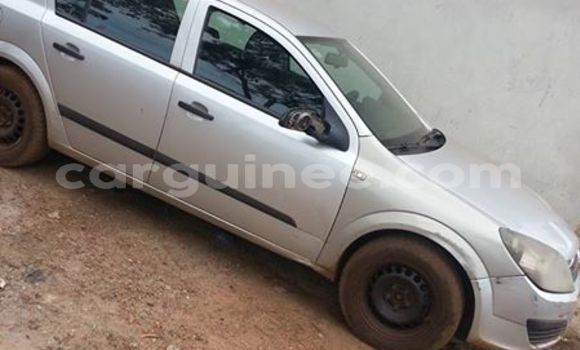Acheter Occasion Voiture Opel Astra Gris à Kaloum au Conakry Acheter Occasion Voiture Opel Astra Gris à Kaloum au Conakry