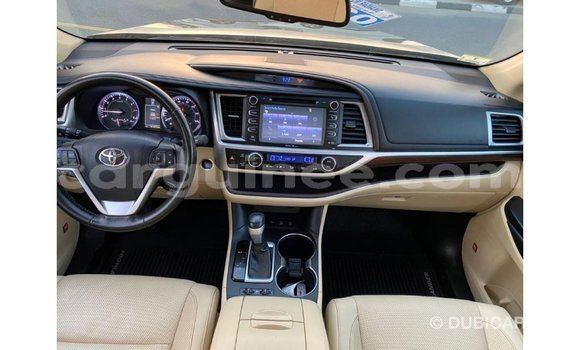 Acheter Import Voiture Toyota Highlander Vert à Import - Dubai, Conakry Acheter Import Voiture Toyota Highlander Vert à Import - Dubai, Conakry