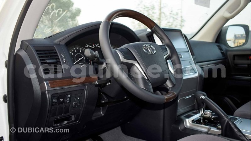 Big with watermark toyota land cruiser conakry import dubai 4035