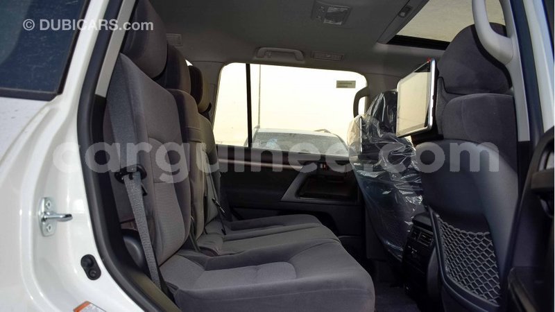 Big with watermark toyota land cruiser conakry import dubai 4035