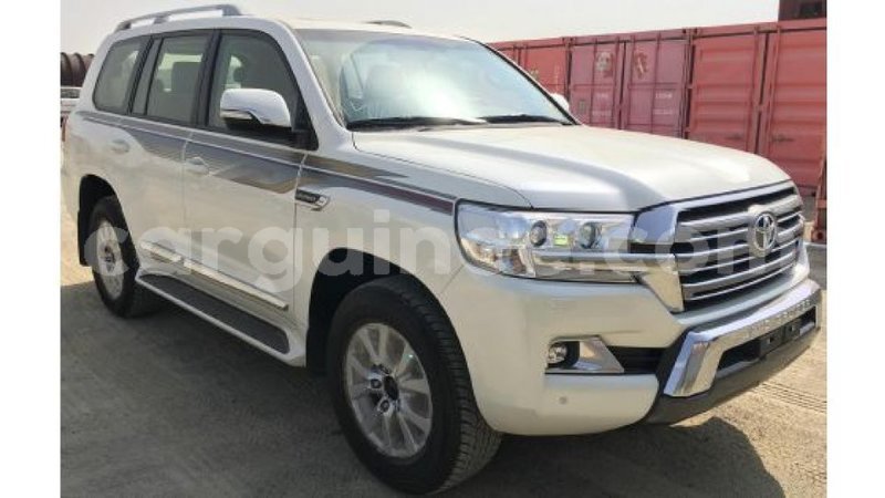 Big with watermark toyota land cruiser conakry import dubai 4043