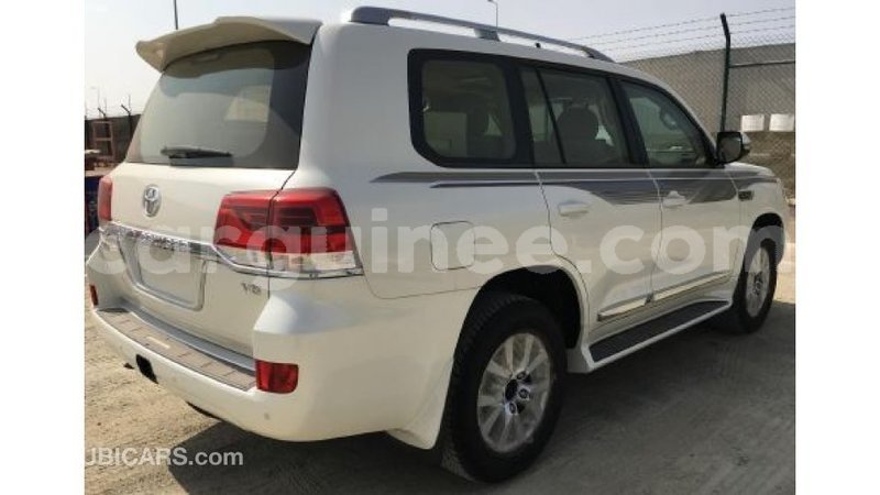 Big with watermark toyota land cruiser conakry import dubai 4043