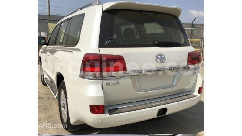 Big with watermark toyota land cruiser conakry import dubai 4043