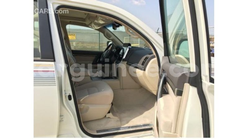 Big with watermark toyota land cruiser conakry import dubai 4043