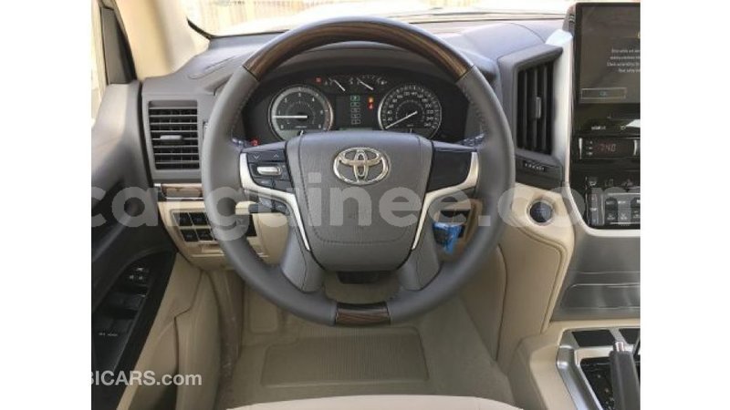 Big with watermark toyota land cruiser conakry import dubai 4043