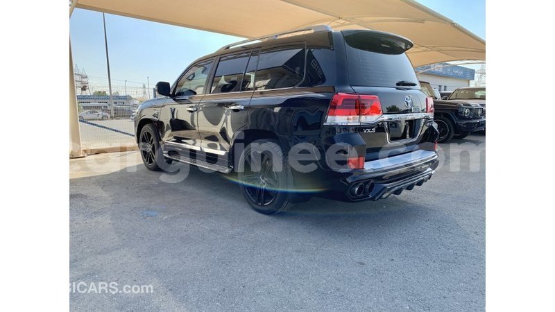 Big with watermark toyota land cruiser conakry import dubai 4044