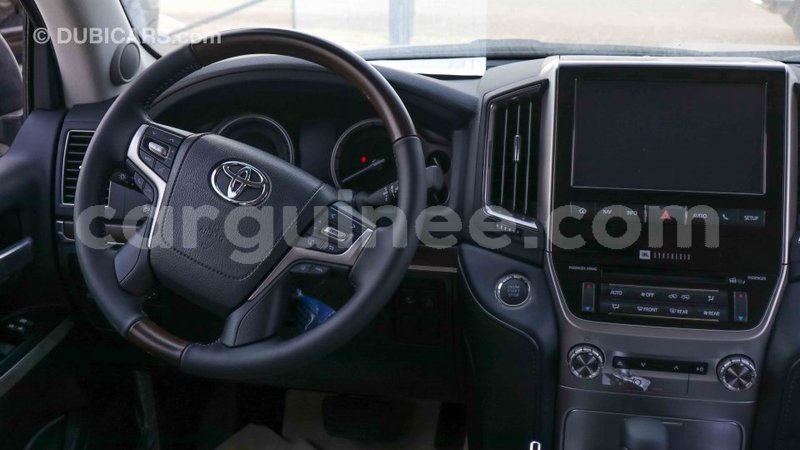 Big with watermark toyota land cruiser conakry import dubai 4044