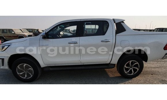 Acheter Import Voiture Toyota Hilux Blanc à Import - Dubai, Conakry Acheter Import Voiture Toyota Hilux Blanc à Import - Dubai, Conakry