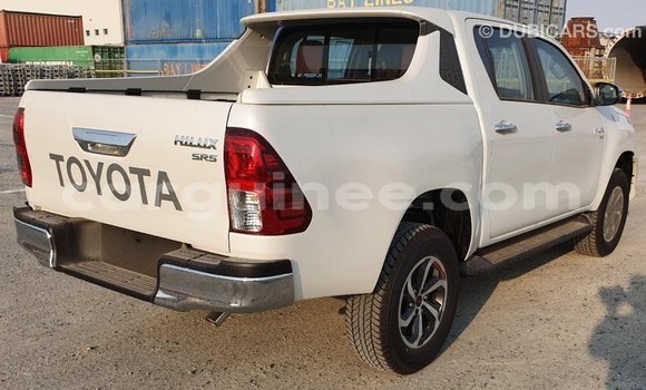 Acheter Import Voiture Toyota Hilux Blanc à Import - Dubai, Conakry Acheter Import Voiture Toyota Hilux Blanc à Import - Dubai, Conakry