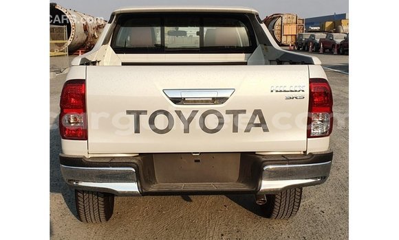 Acheter Import Voiture Toyota Hilux Blanc à Import - Dubai, Conakry Acheter Import Voiture Toyota Hilux Blanc à Import - Dubai, Conakry