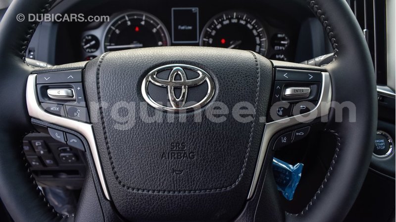 Big with watermark toyota land cruiser conakry import dubai 4052