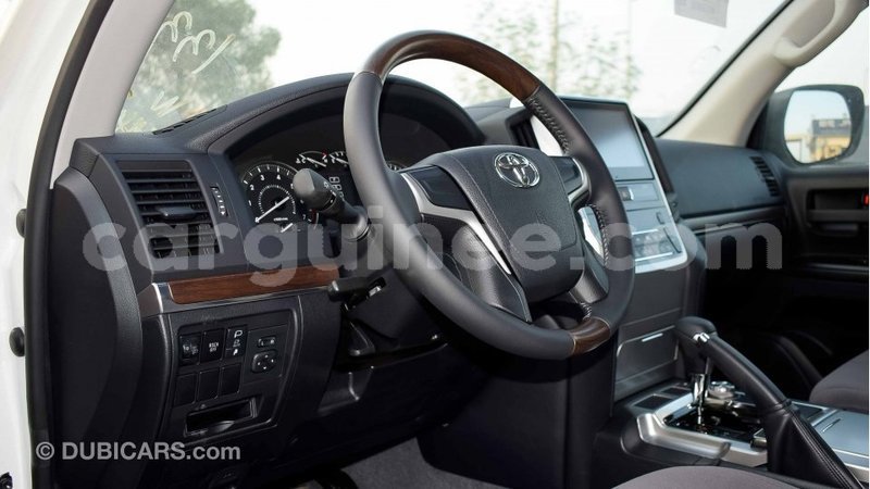 Big with watermark toyota land cruiser conakry import dubai 4083