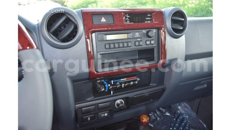 Big with watermark toyota land cruiser conakry import dubai 4093