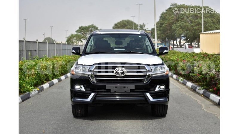 Big with watermark toyota land cruiser conakry import dubai 4098