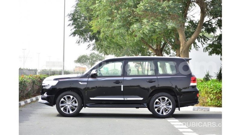 Big with watermark toyota land cruiser conakry import dubai 4098