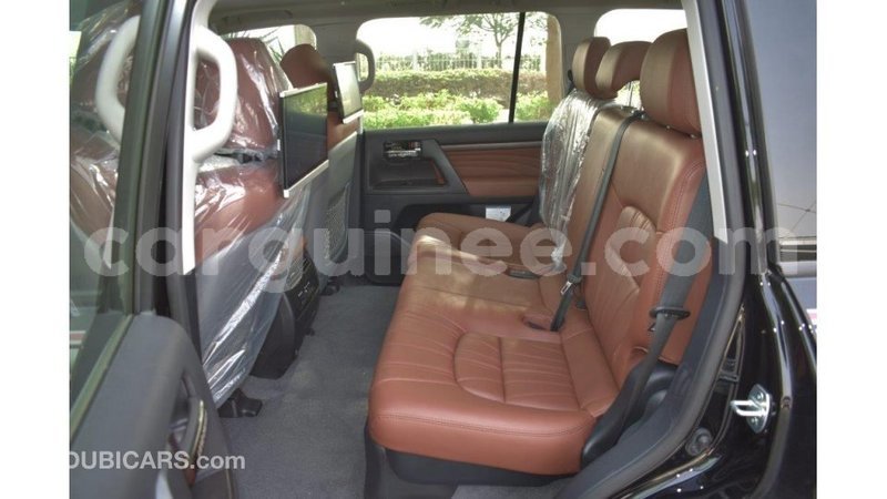 Big with watermark toyota land cruiser conakry import dubai 4098