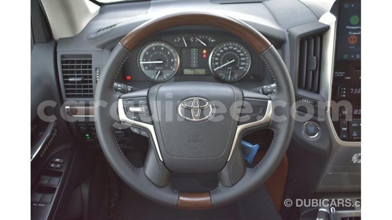 Big with watermark toyota land cruiser conakry import dubai 4098
