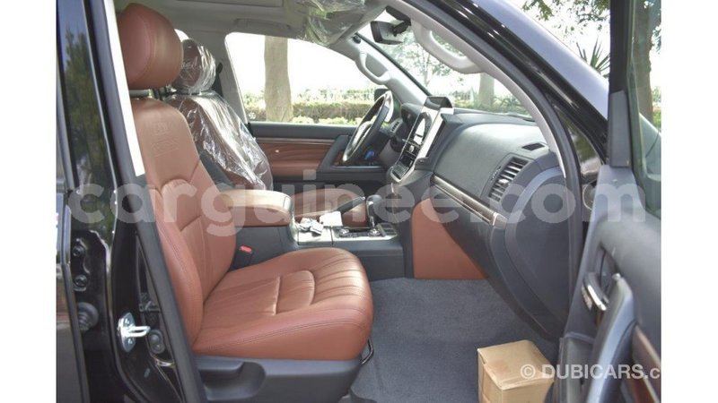 Big with watermark toyota land cruiser conakry import dubai 4098