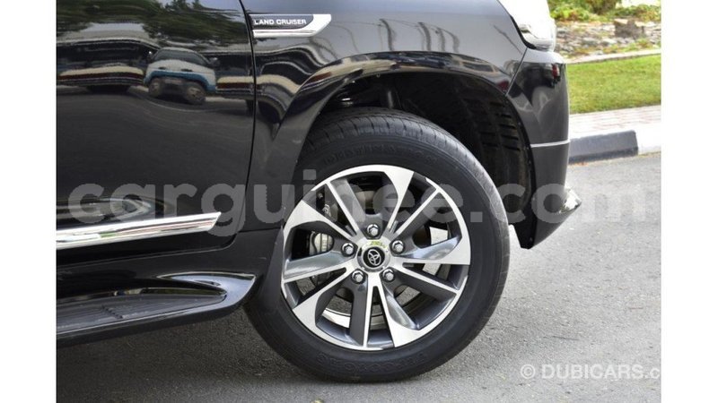 Big with watermark toyota land cruiser conakry import dubai 4098