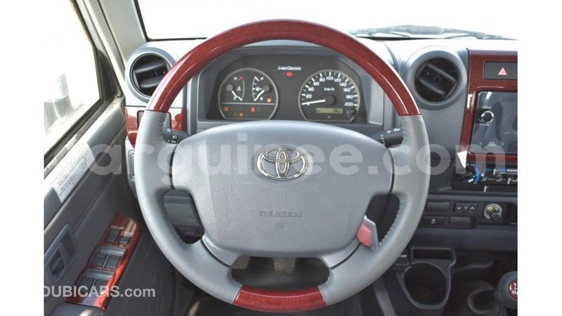 Big with watermark toyota land cruiser conakry import dubai 4099