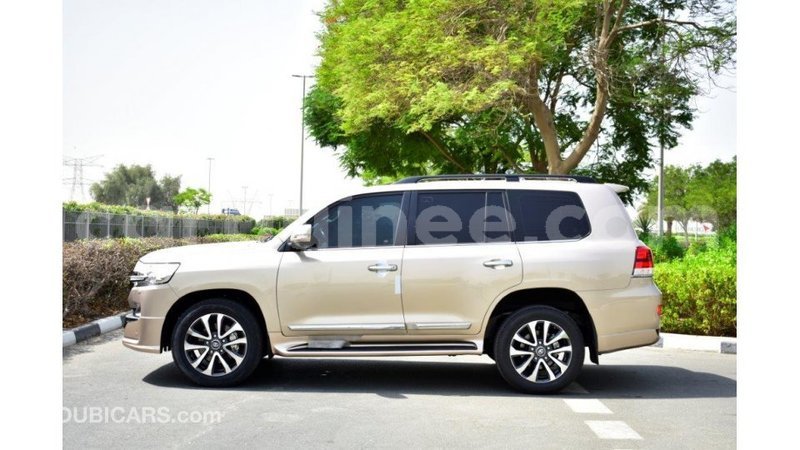 Big with watermark toyota land cruiser conakry import dubai 4101