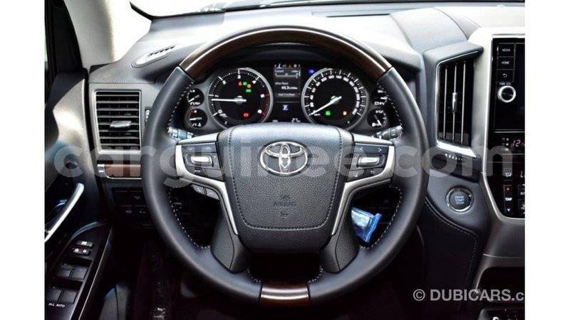 Big with watermark toyota land cruiser conakry import dubai 4101