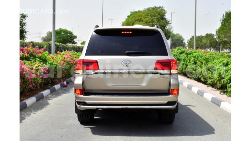 Big with watermark toyota land cruiser conakry import dubai 4101
