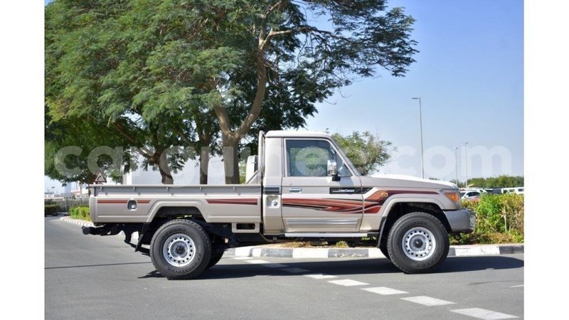 Big with watermark toyota land cruiser conakry import dubai 4102