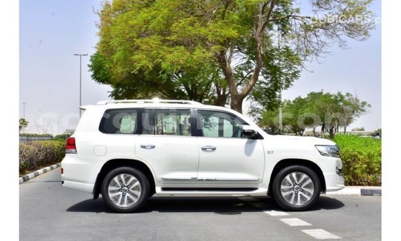 Buy Import Toyota Land Cruiser White Car in Import - Dubai in Conakry Buy Import Toyota Land Cruiser White Car in Import - Dubai in Conakry