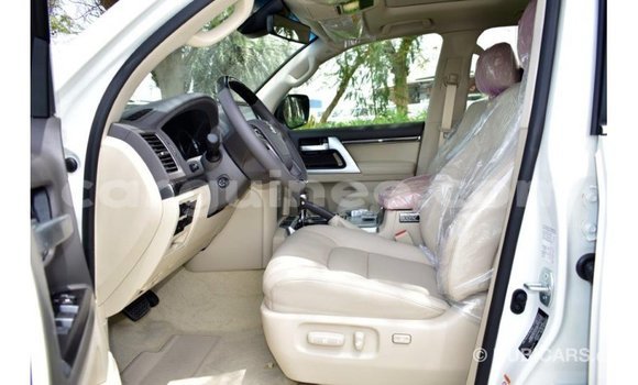 Buy Import Toyota Land Cruiser White Car in Import - Dubai in Conakry Buy Import Toyota Land Cruiser White Car in Import - Dubai in Conakry