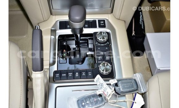 Buy Import Toyota Land Cruiser White Car in Import - Dubai in Conakry Buy Import Toyota Land Cruiser White Car in Import - Dubai in Conakry