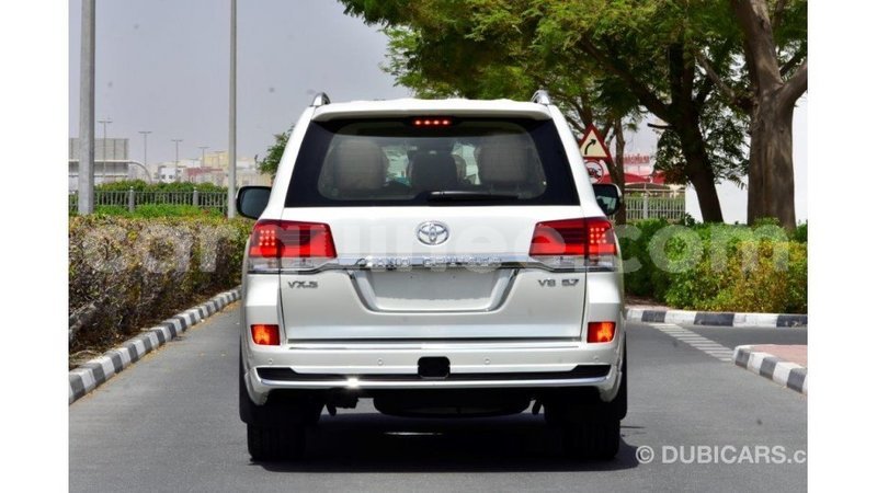 Big with watermark toyota land cruiser conakry import dubai 4105